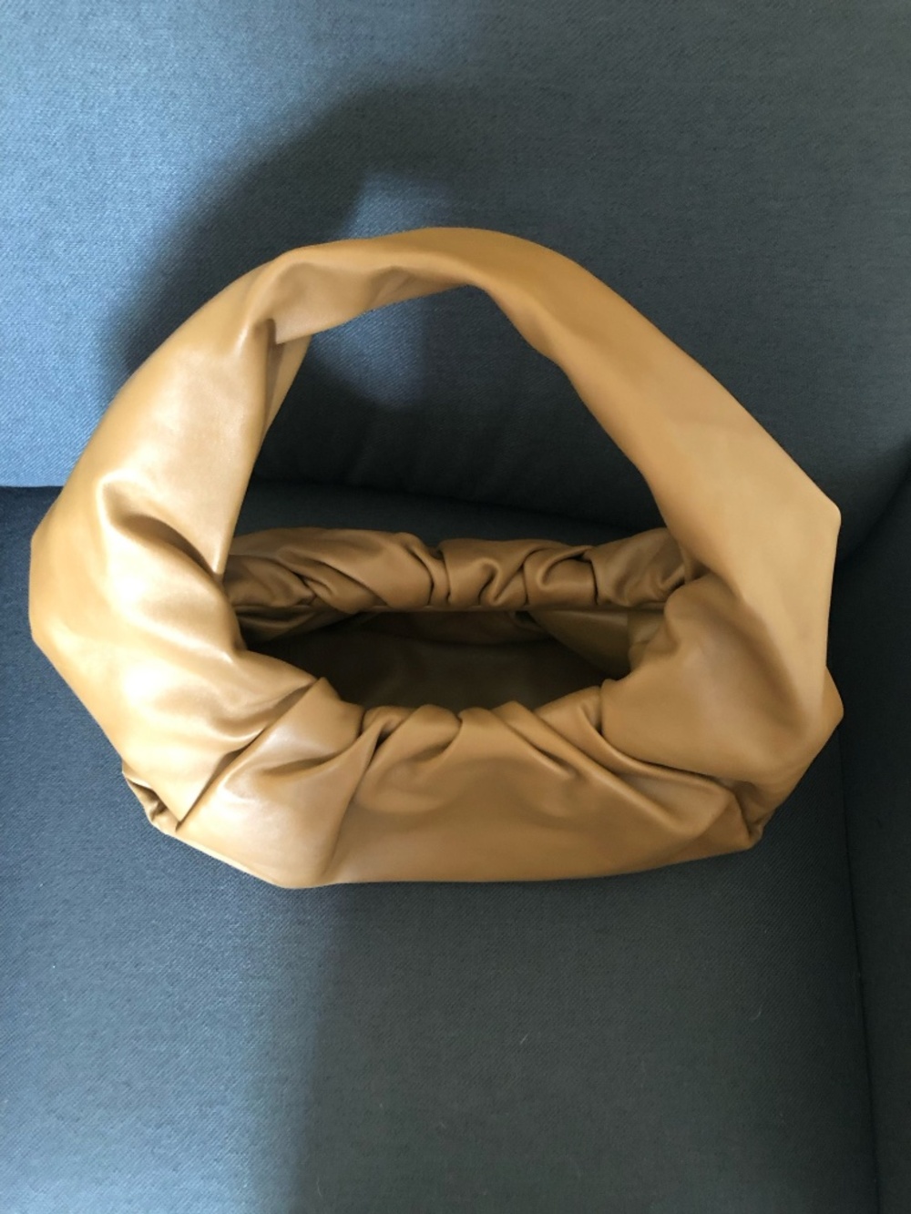 Authentic Bottega Veneta Leather Shoulder Pouch Bag in Tan/Camel Like New - Picture 4 of 5